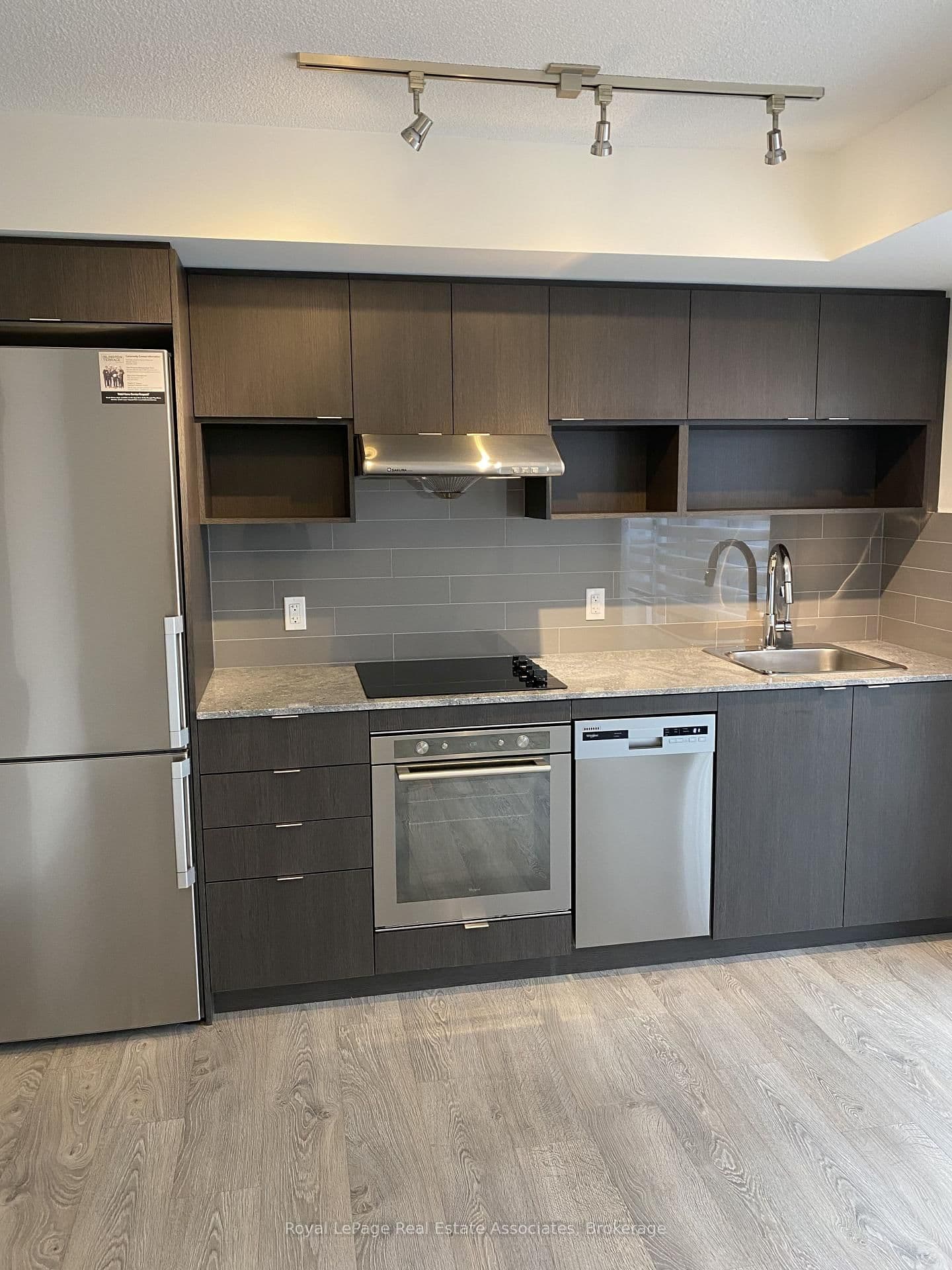7 Mabelle Avenue, Unit 603 thumbnail 3