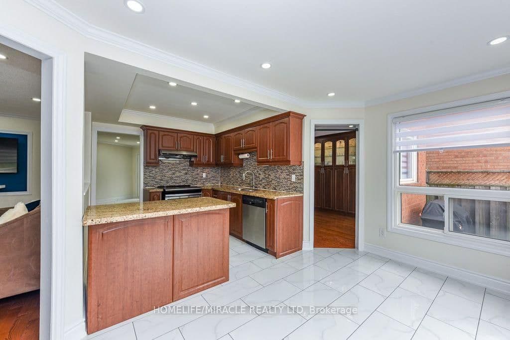 5449 Heritage Hills Boulevard thumbnail 16