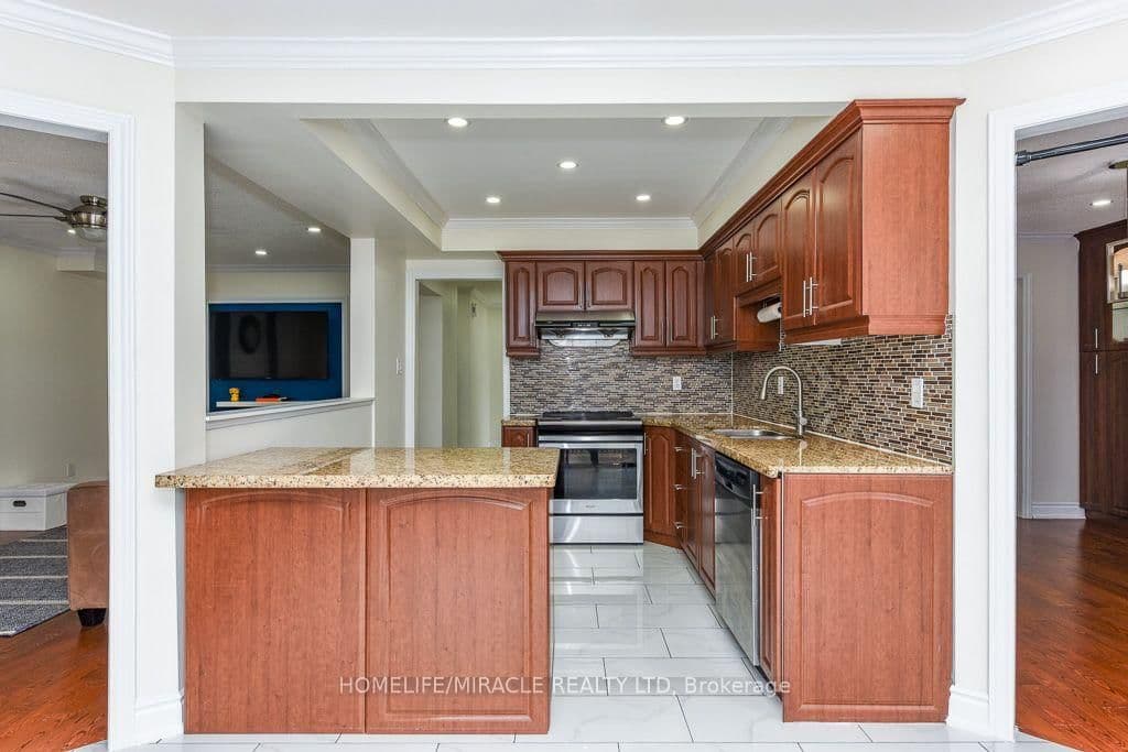 5449 Heritage Hills Boulevard thumbnail 17