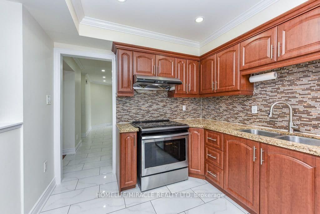 5449 Heritage Hills Boulevard thumbnail 18