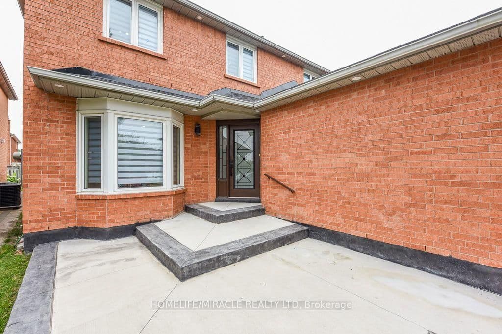 5449 Heritage Hills Boulevard thumbnail 3