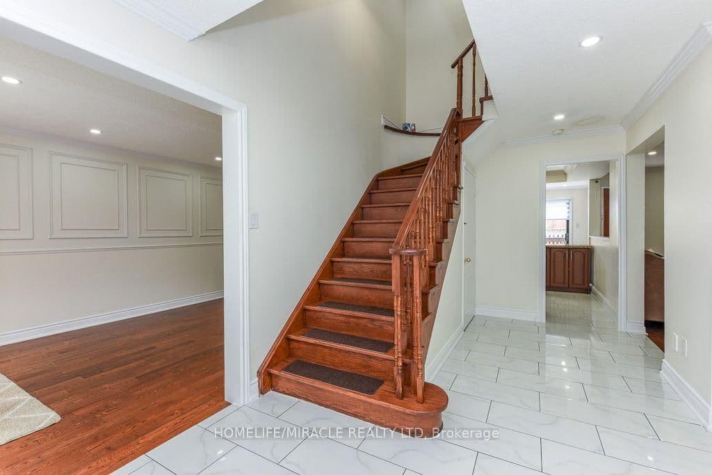 5449 Heritage Hills Boulevard thumbnail 4