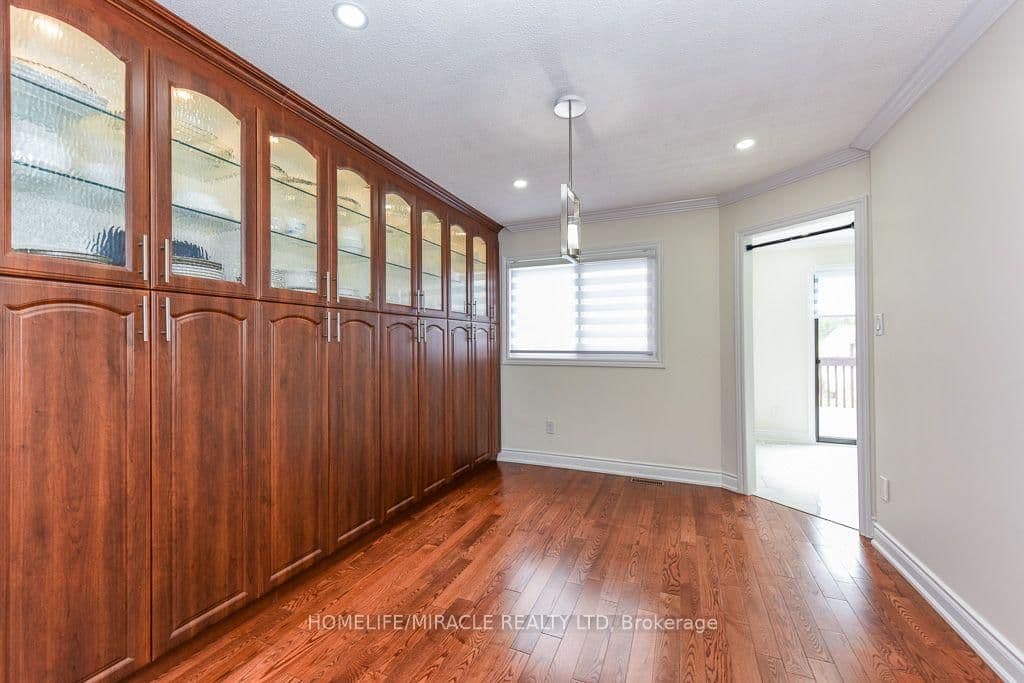 5449 Heritage Hills Boulevard thumbnail 9