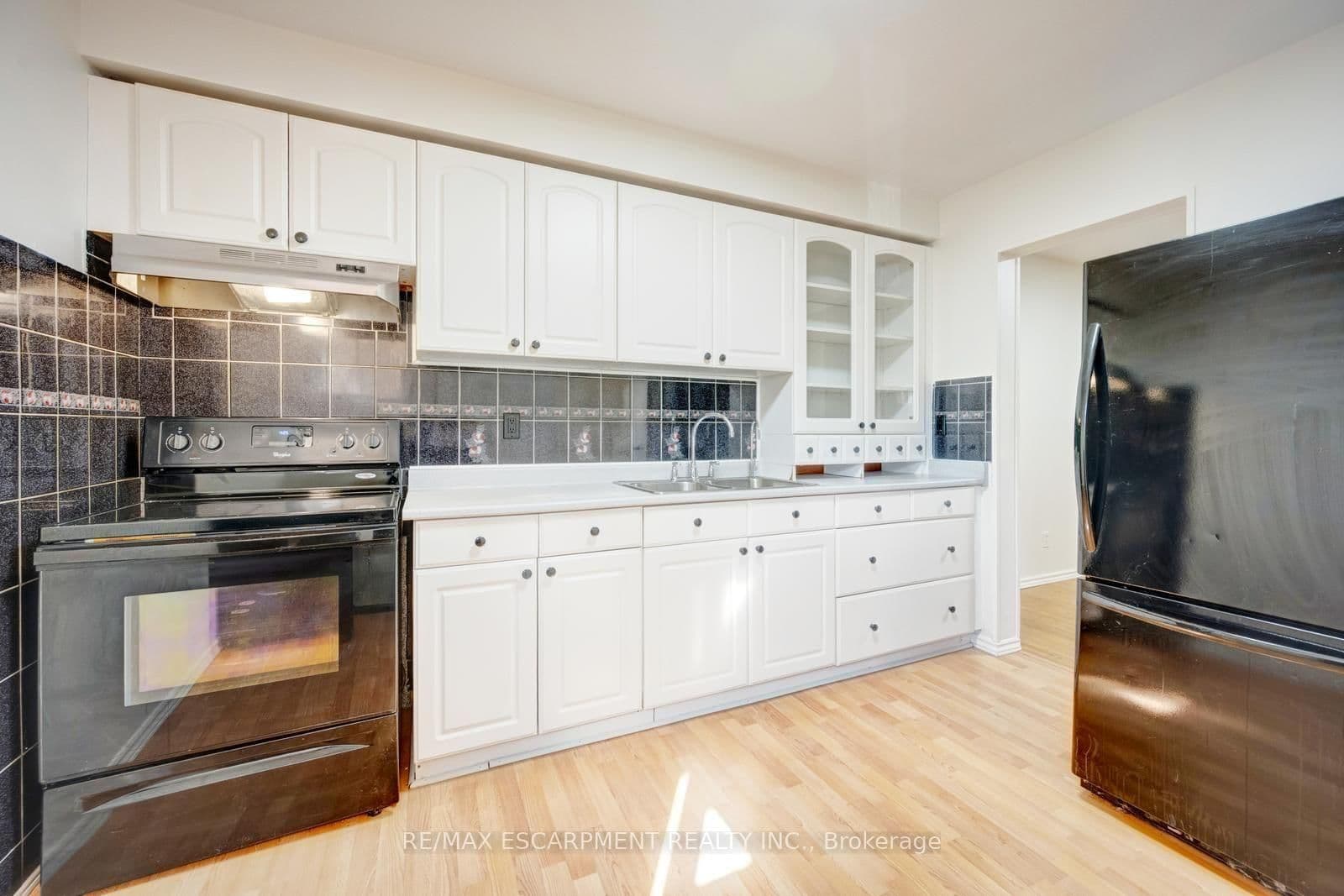 140 Ripley Court, Unit 4 thumbnail 8