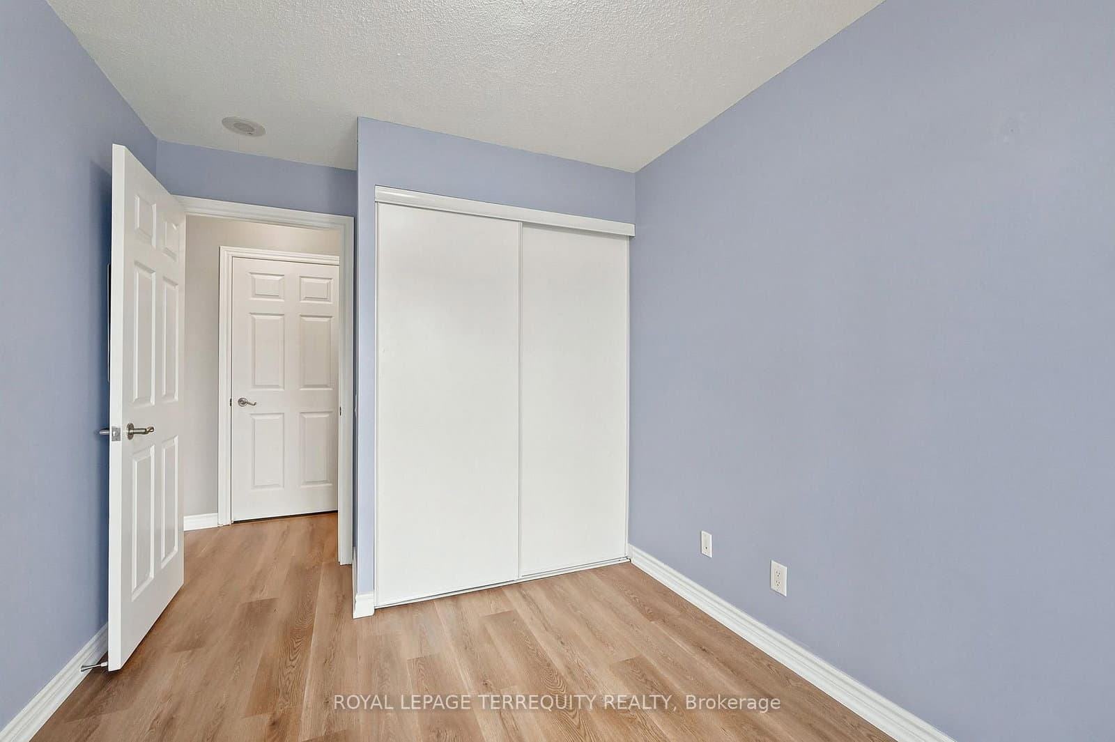 5229 Dundas Street W, Unit 405 thumbnail 17