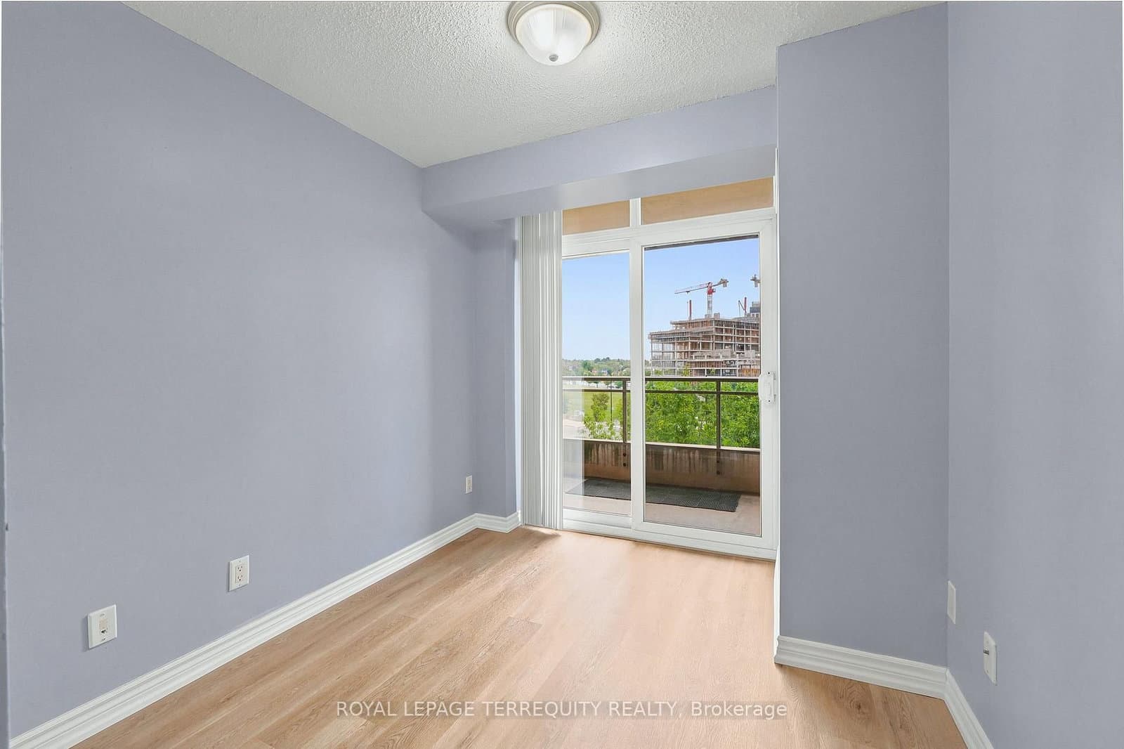 5229 Dundas Street W, Unit 405 thumbnail 18