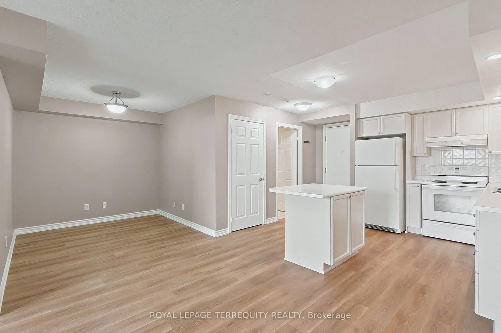 5229 Dundas Street W, Unit 405 thumbnail 8