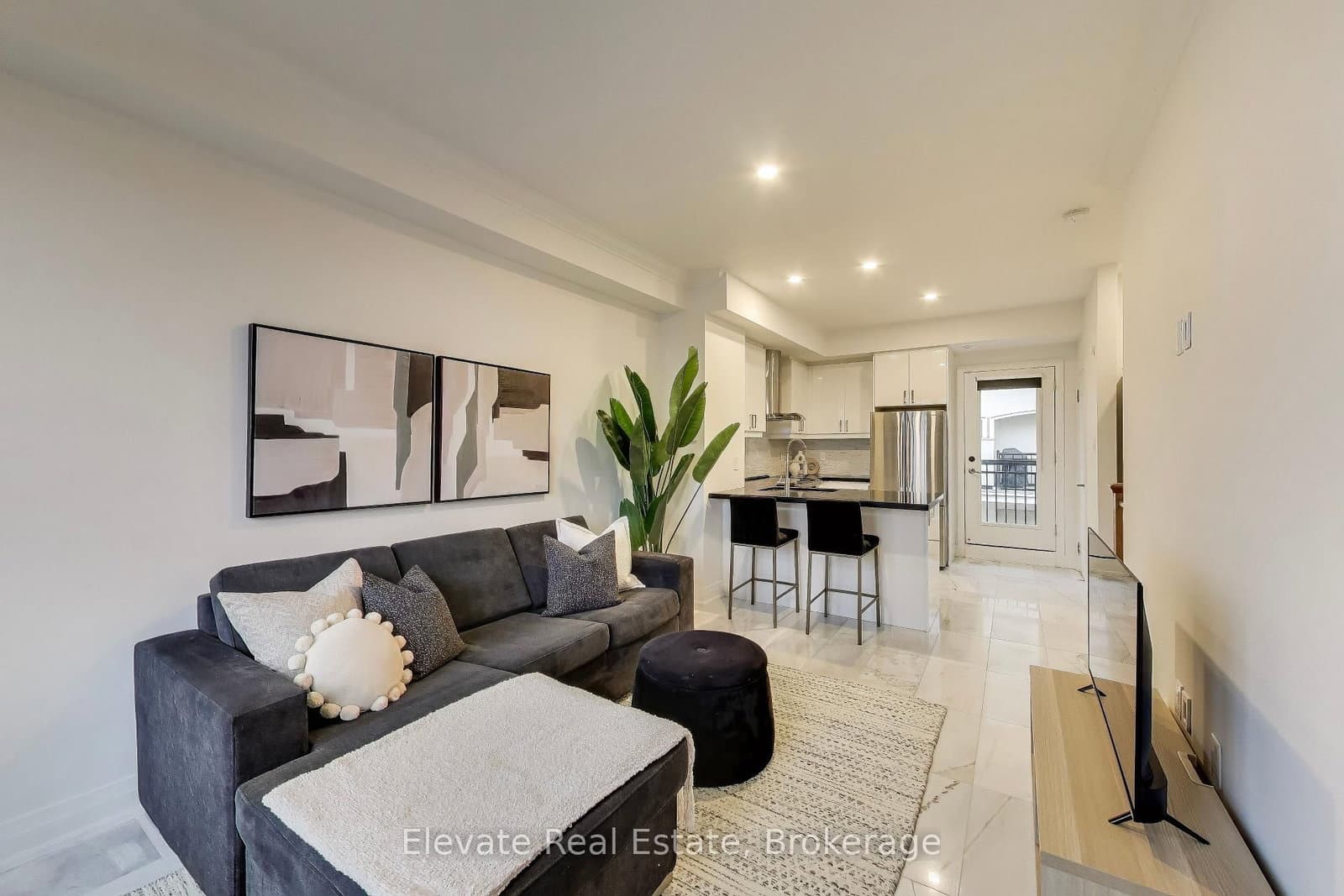 3083 Cawthra Road, Unit 24 - Image 1