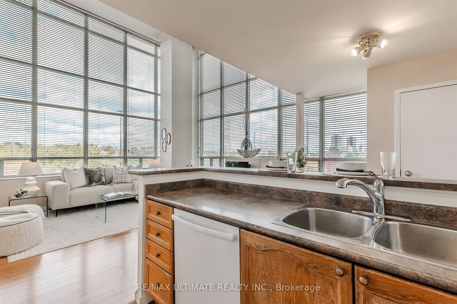300 Manitoba Street, Unit 301 thumbnail 10