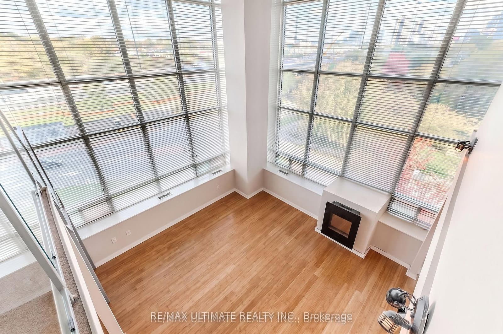300 Manitoba Street, Unit 301 thumbnail 3