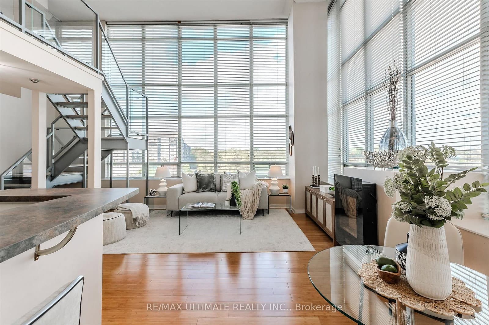 300 Manitoba Street, Unit 301 thumbnail 4