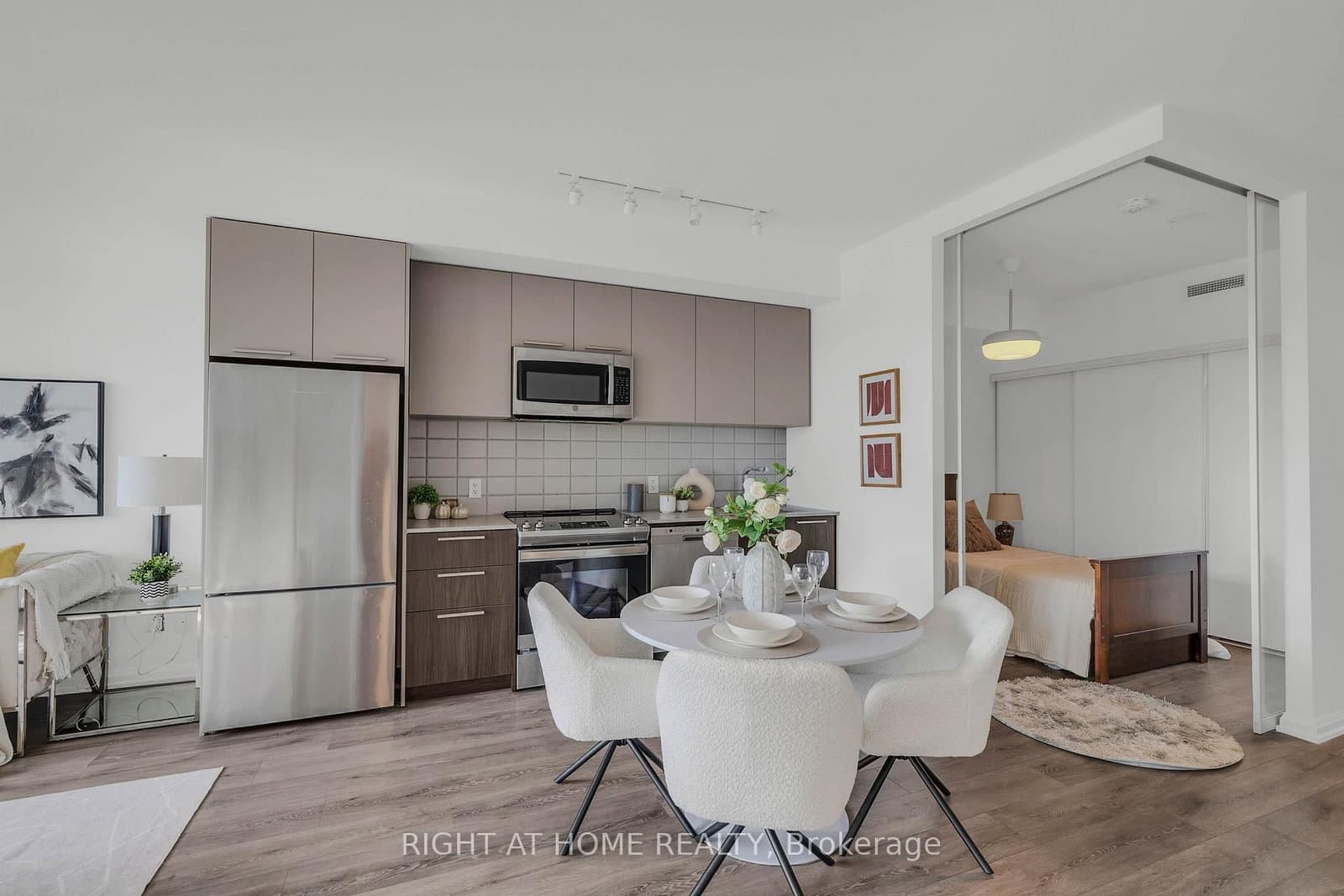 4208 Dundas Street W, Unit 414 thumbnail 13