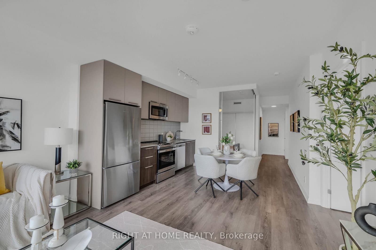 4208 Dundas Street W, Unit 414 thumbnail 14