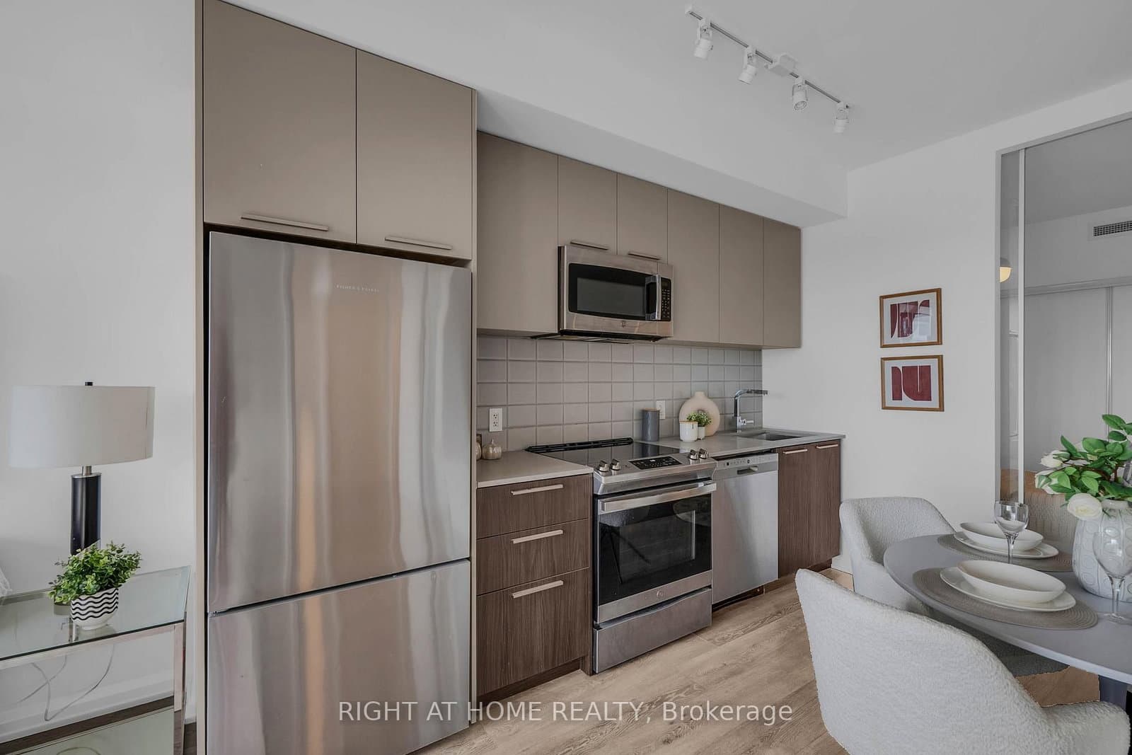 4208 Dundas Street W, Unit 414 thumbnail 16