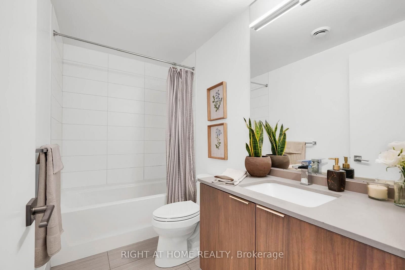 4208 Dundas Street W, Unit 414 thumbnail 22