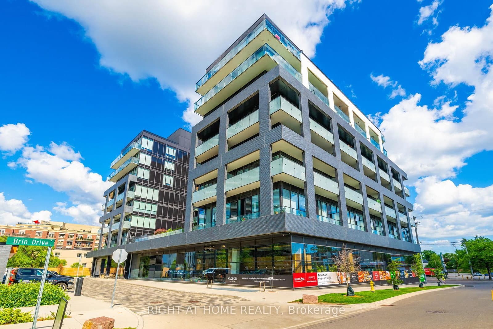 4208 Dundas Street W, Unit 414 thumbnail 3