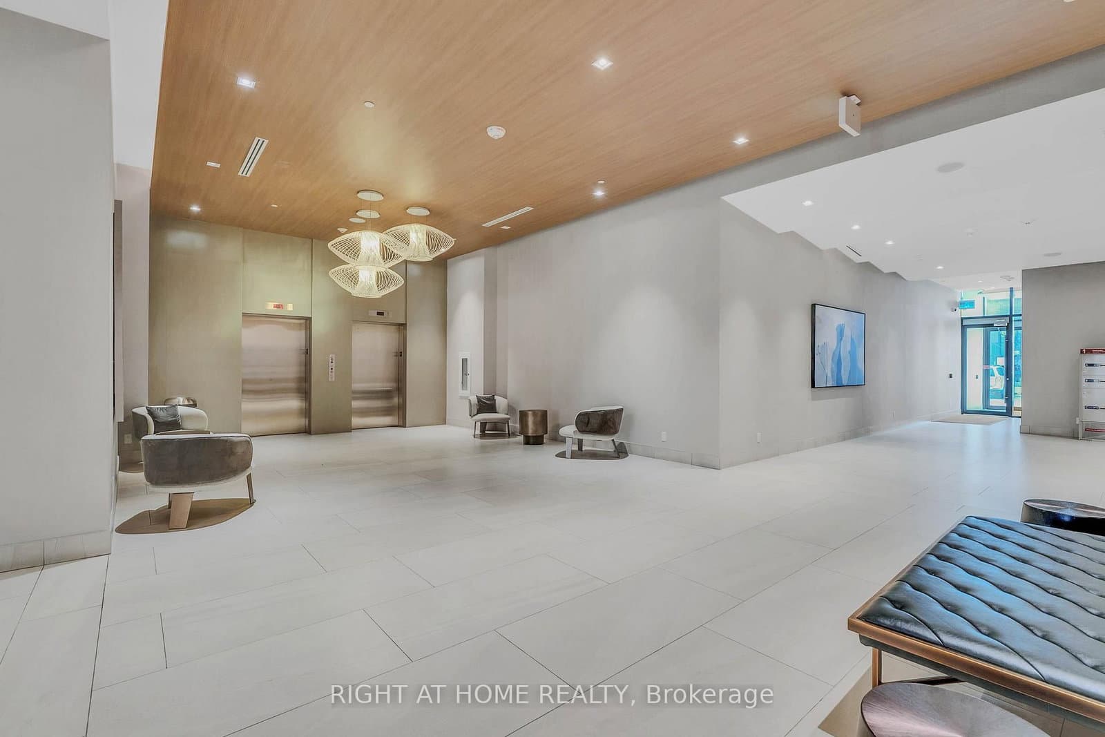 4208 Dundas Street W, Unit 414 thumbnail 4