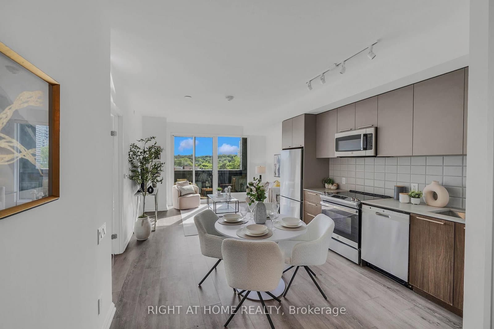 4208 Dundas Street W, Unit 414 thumbnail 9