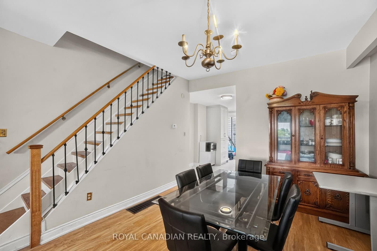 2538 St Clair Avenue W thumbnail 13