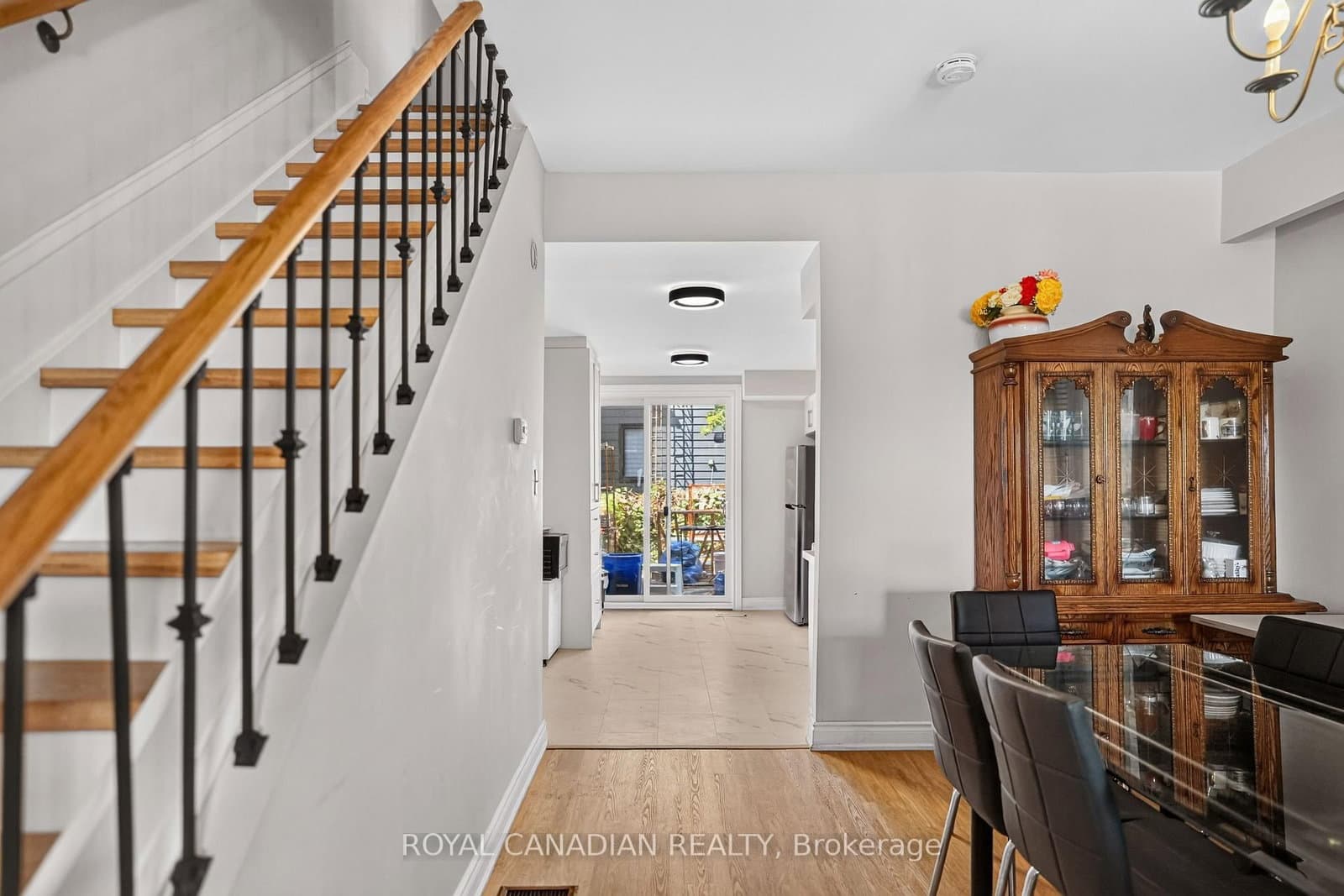 2538 St Clair Avenue W thumbnail 17