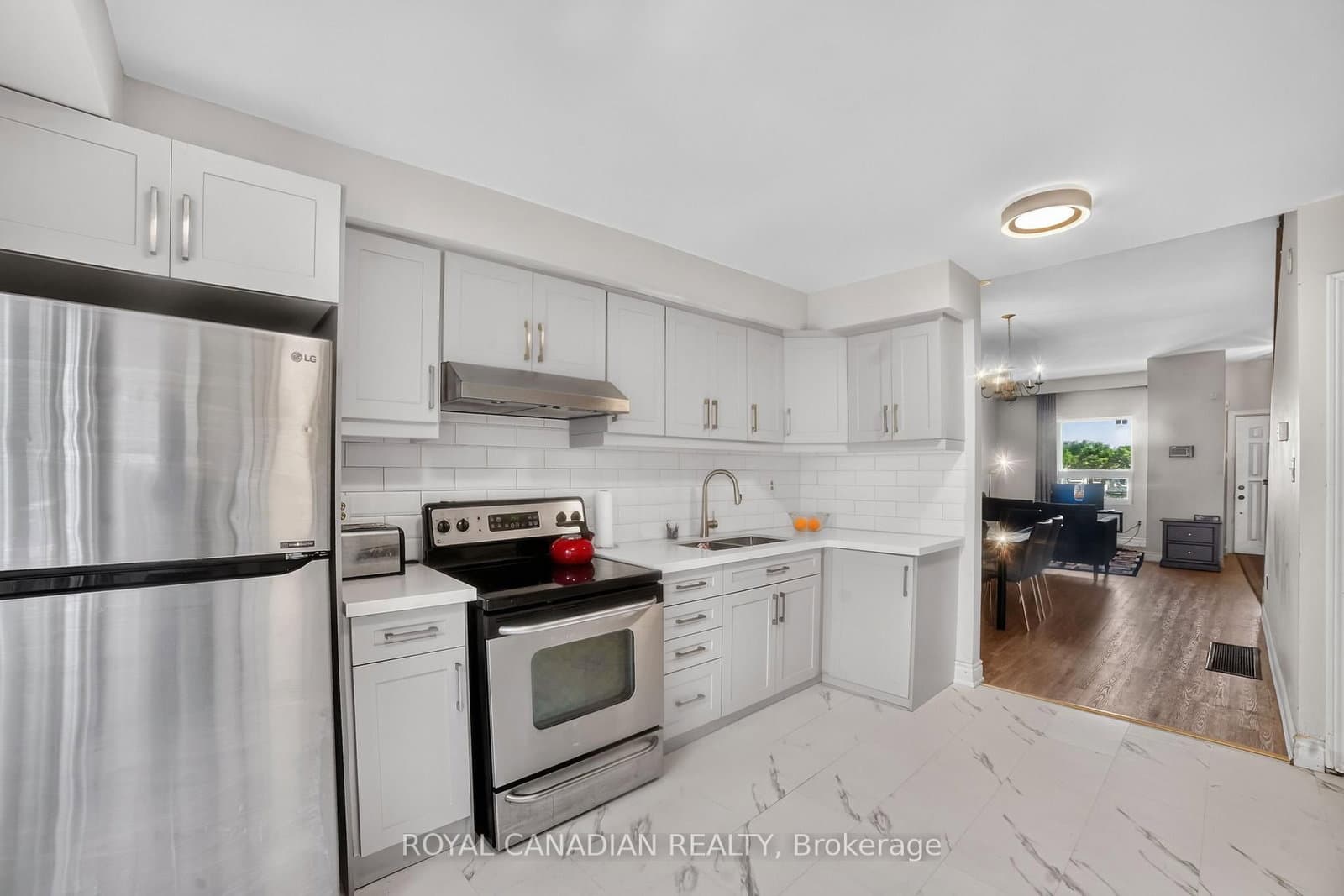 2538 St Clair Avenue W thumbnail 18