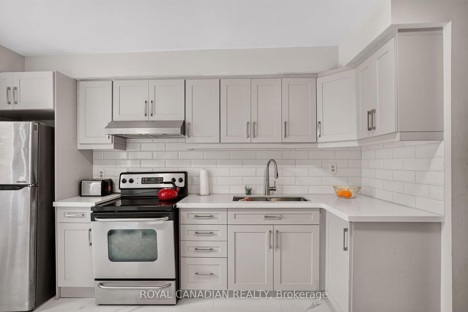 2538 St Clair Avenue W thumbnail 19