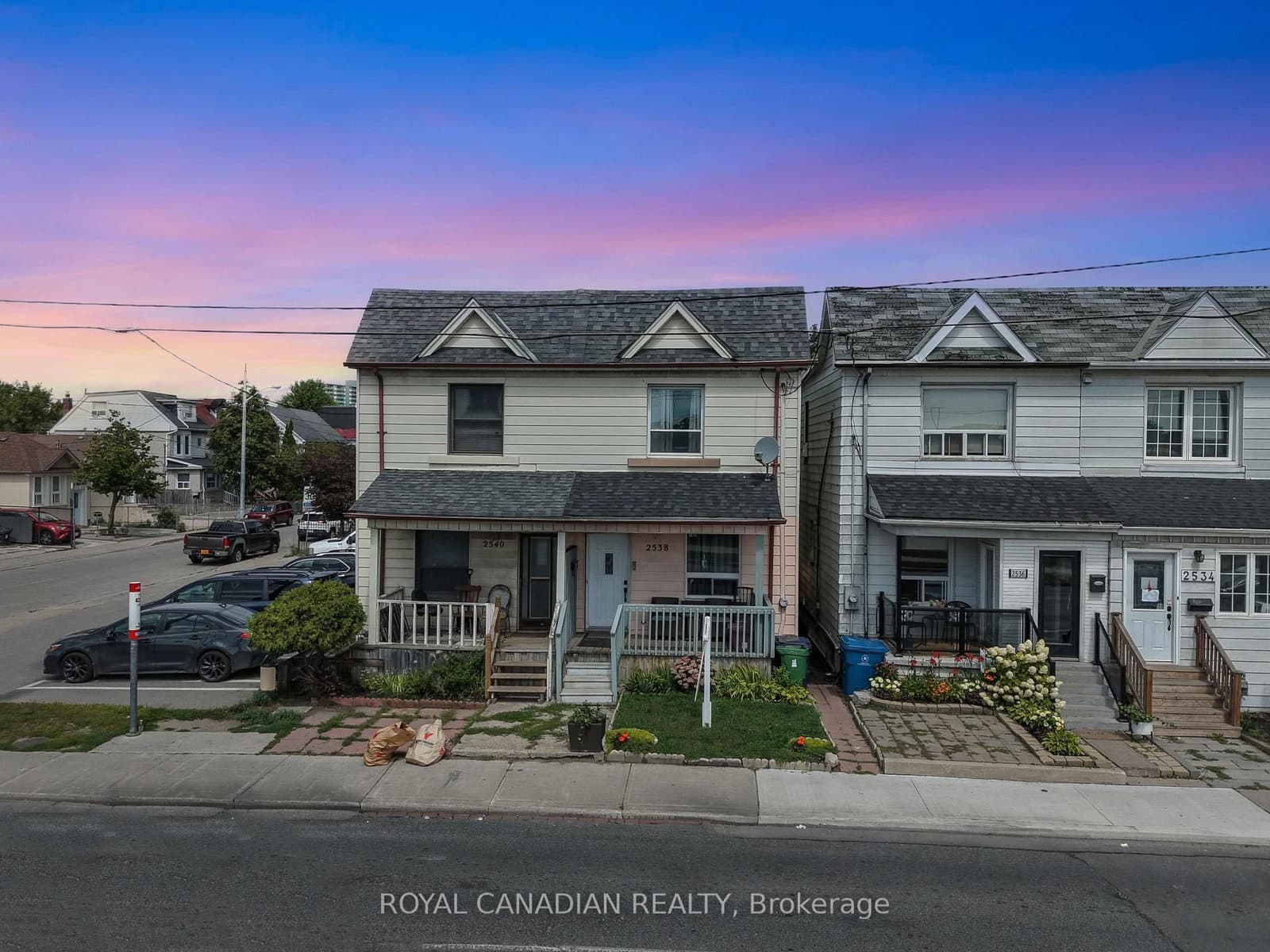 2538 St Clair Avenue W thumbnail 2