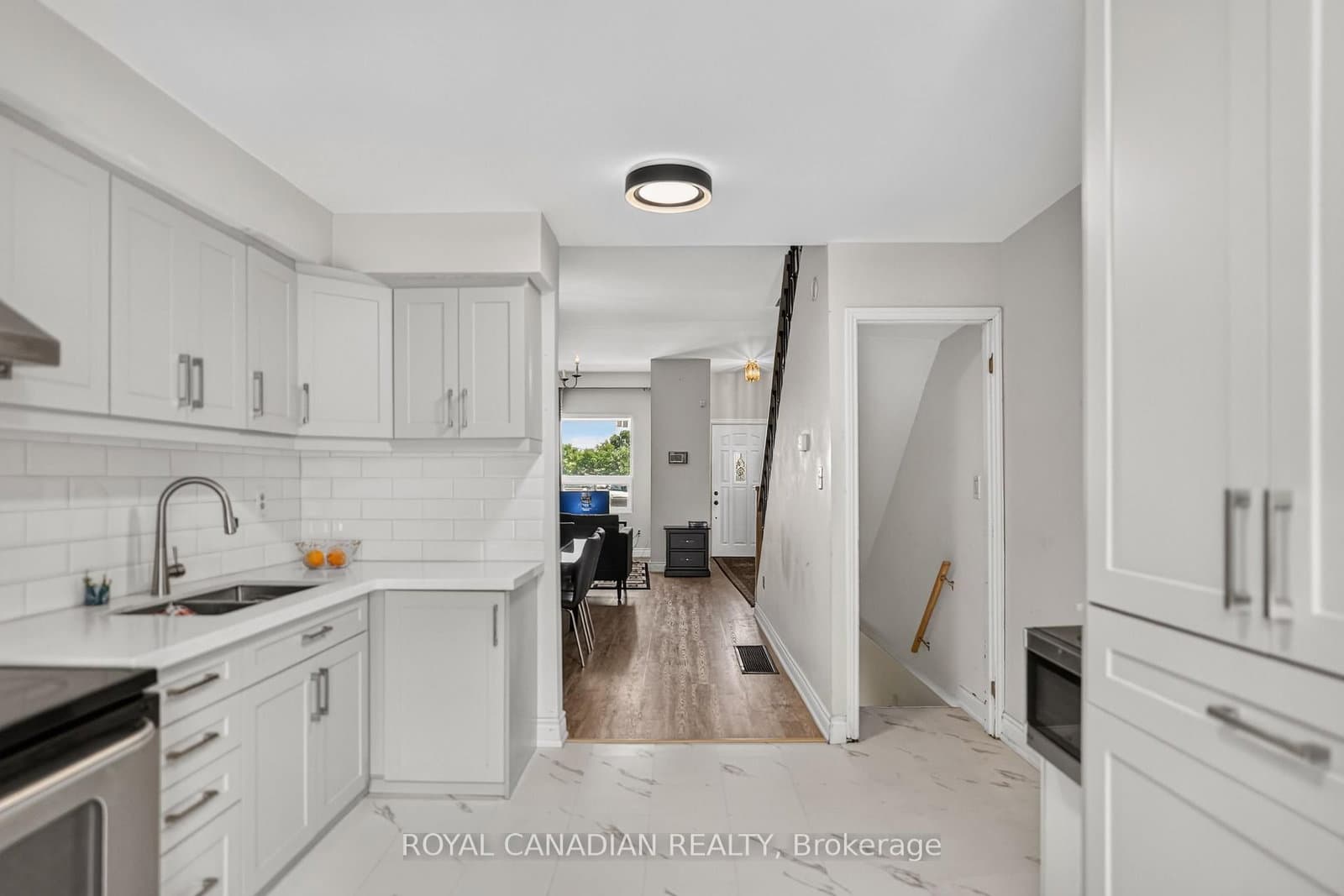 2538 St Clair Avenue W thumbnail 20