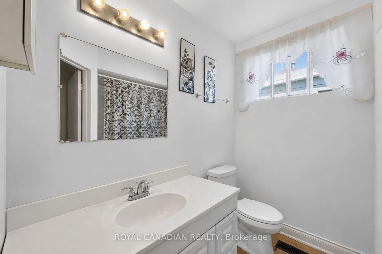 2538 St Clair Avenue W thumbnail 28