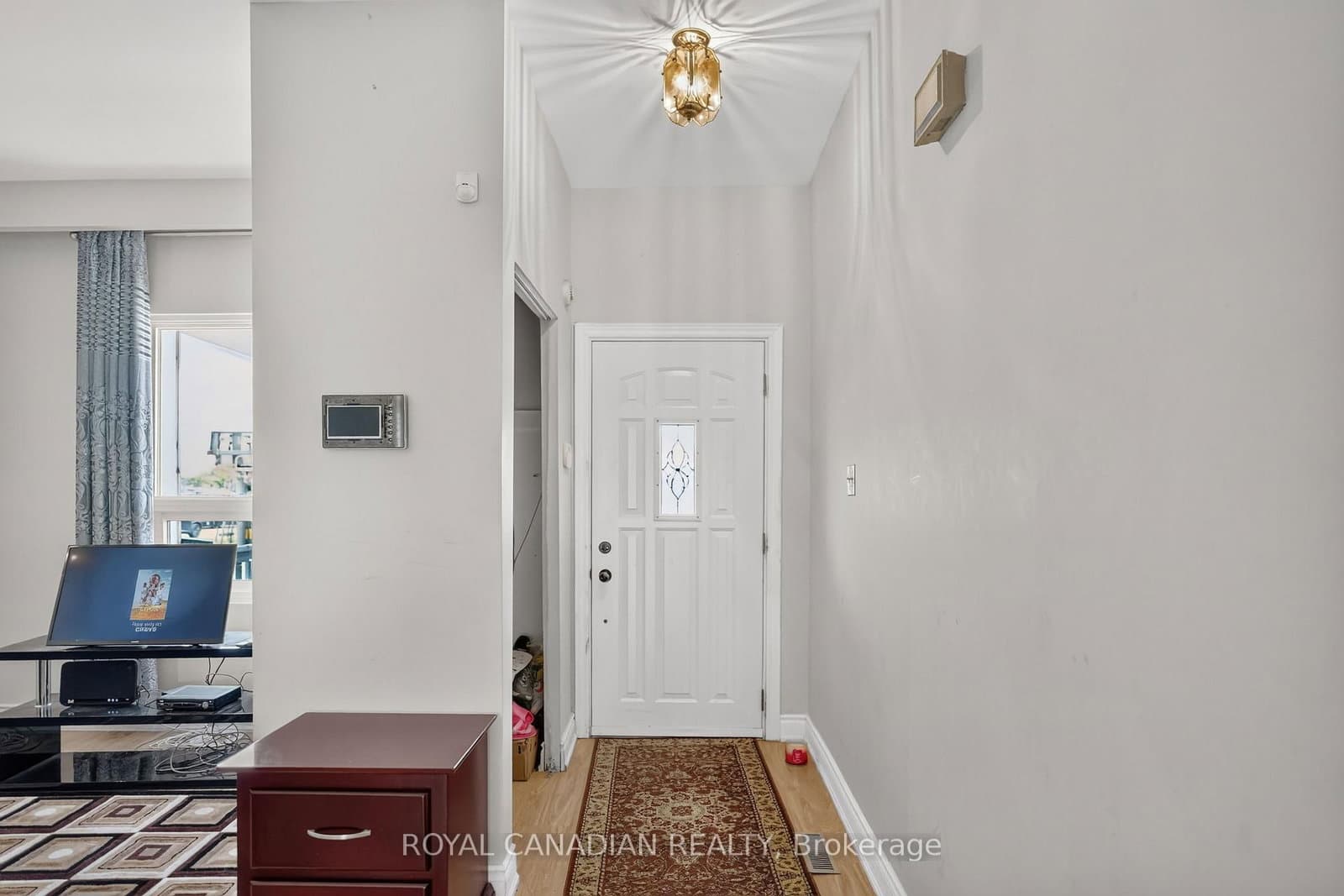 2538 St Clair Avenue W thumbnail 3