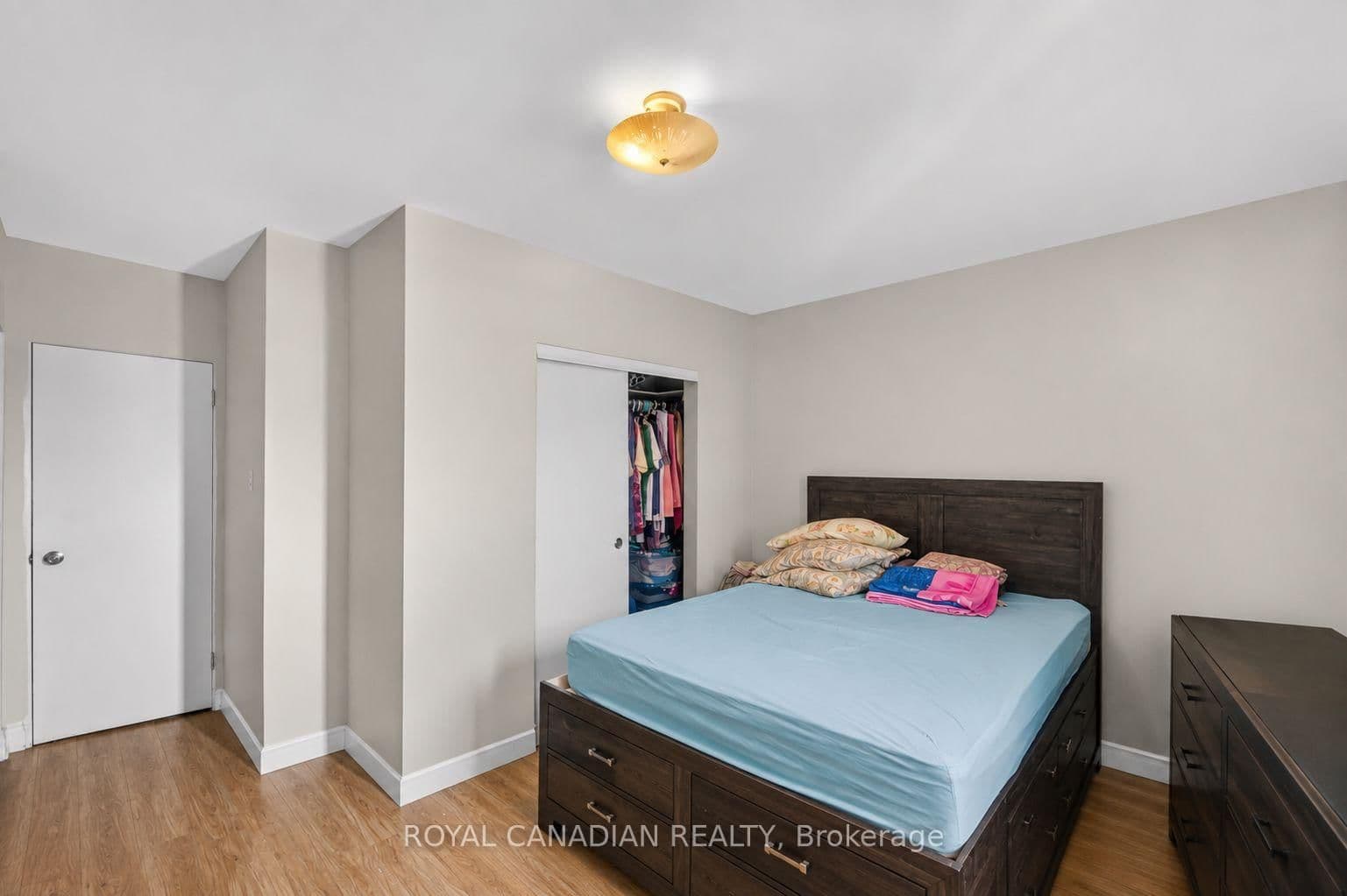 2538 St Clair Avenue W thumbnail 31