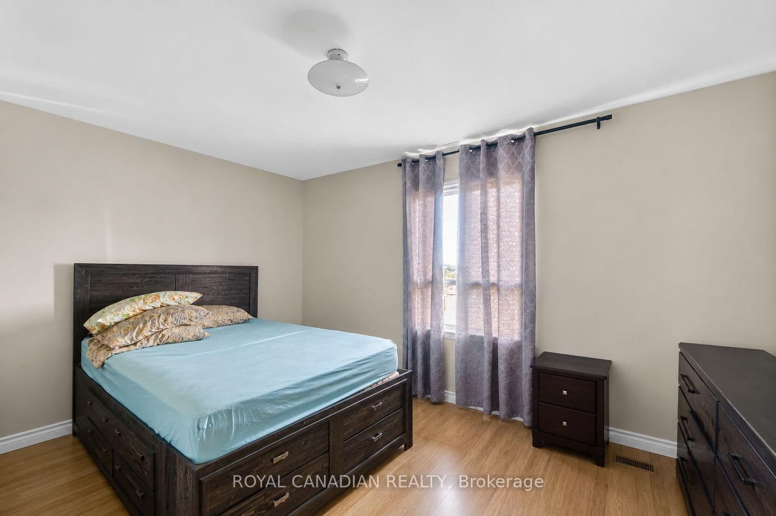 2538 St Clair Avenue W thumbnail 32
