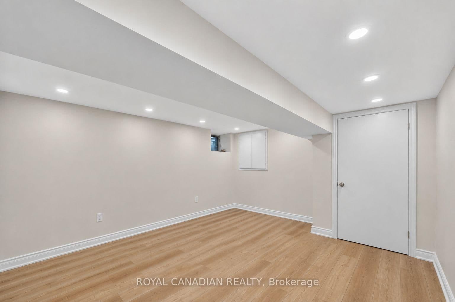 2538 St Clair Avenue W thumbnail 33