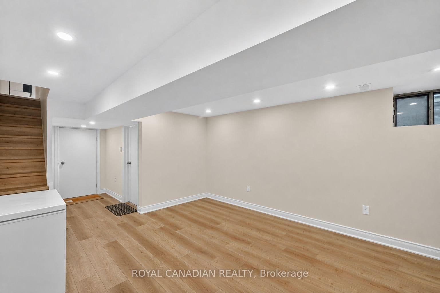 2538 St Clair Avenue W thumbnail 35