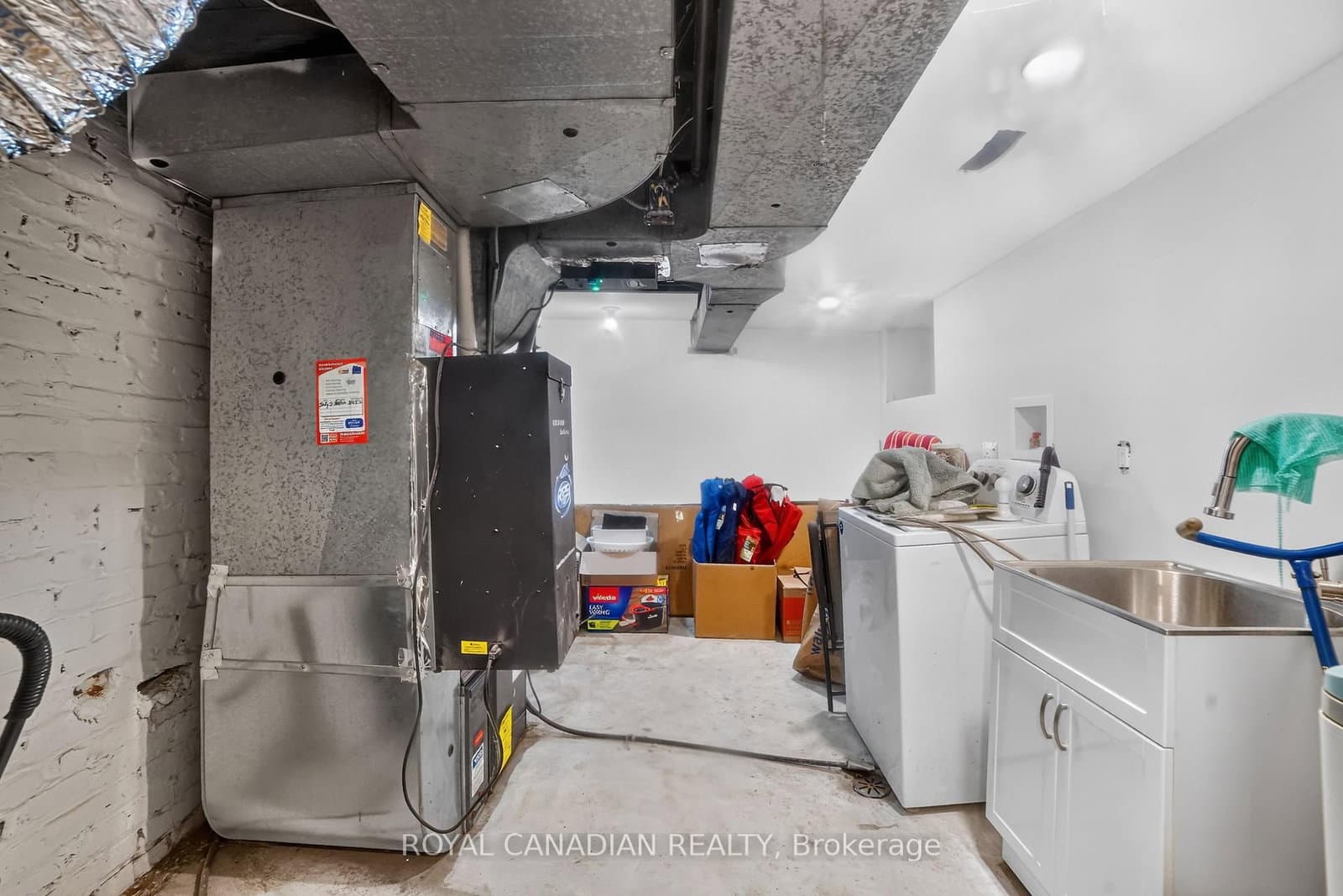 2538 St Clair Avenue W thumbnail 37