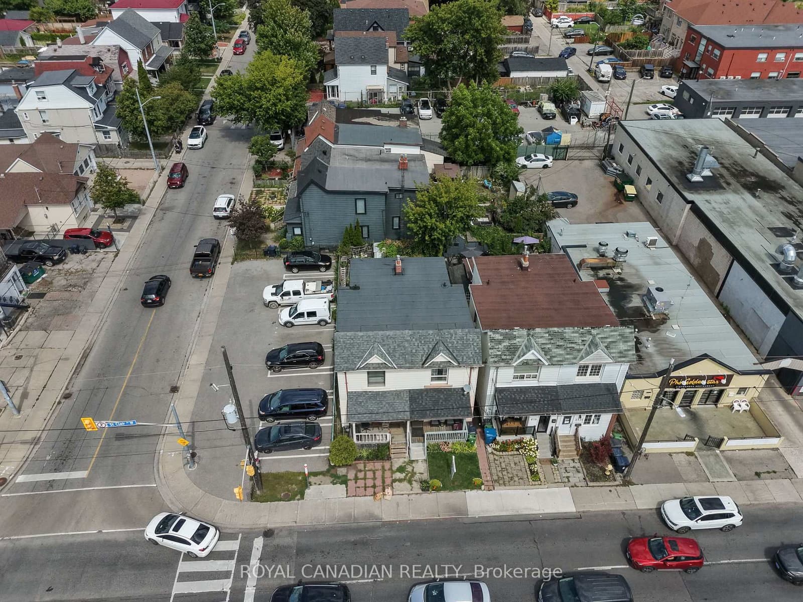 2538 St Clair Avenue W thumbnail 38
