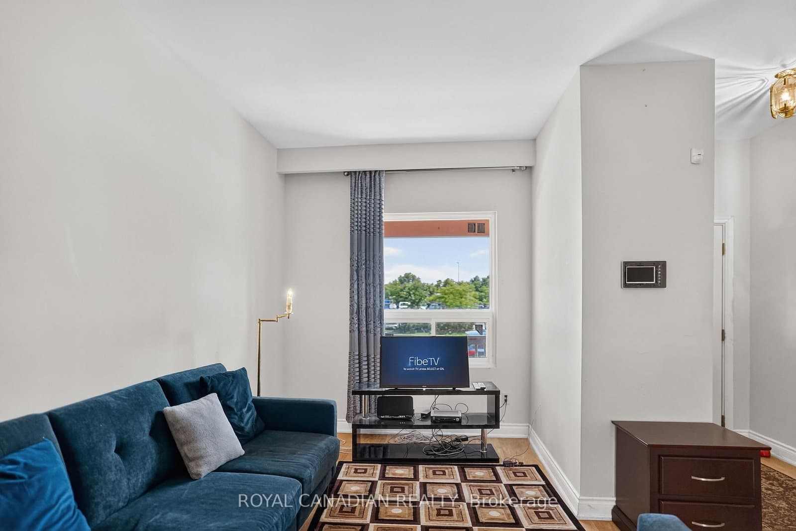2538 St Clair Avenue W thumbnail 6