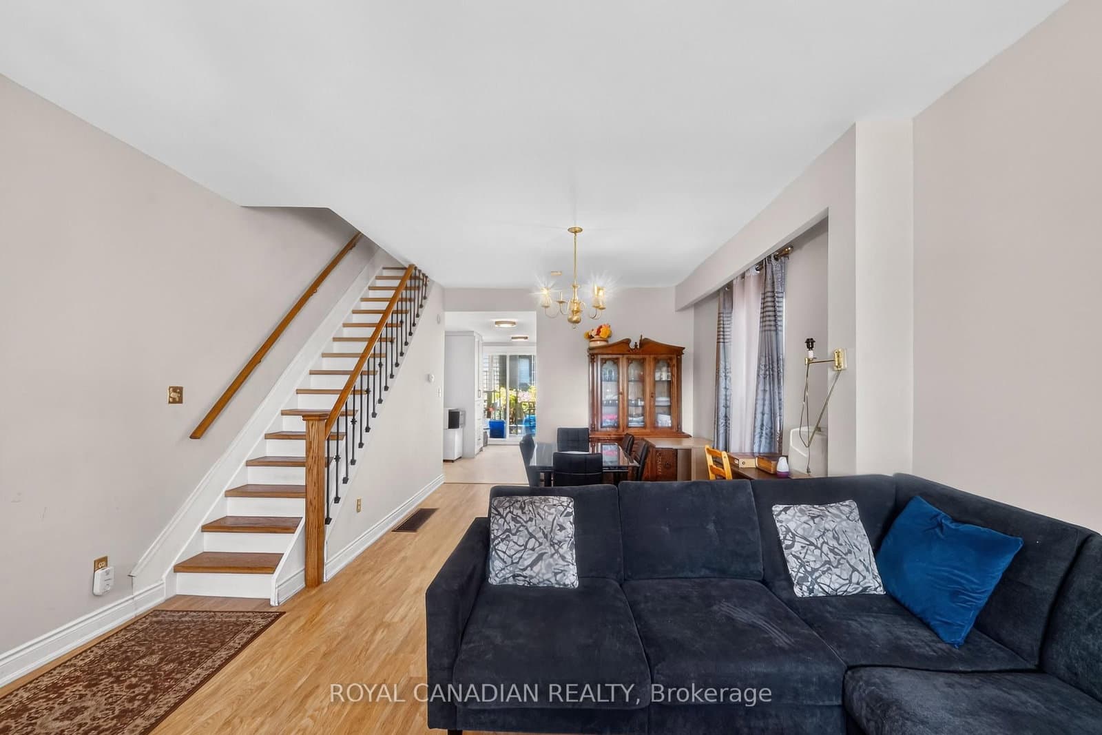 2538 St Clair Avenue W thumbnail 8