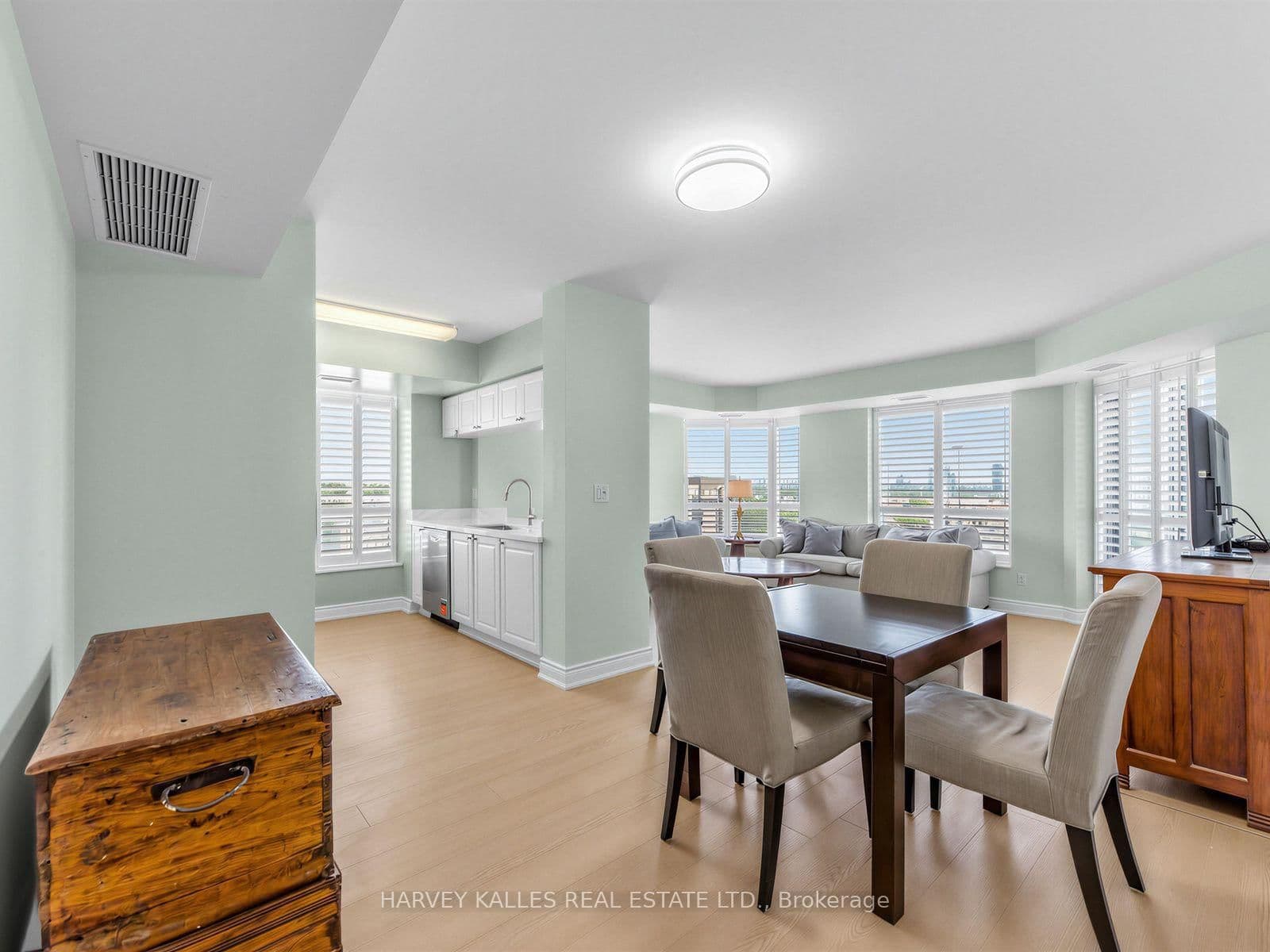 190 Manitoba Street, Unit 904 thumbnail 12