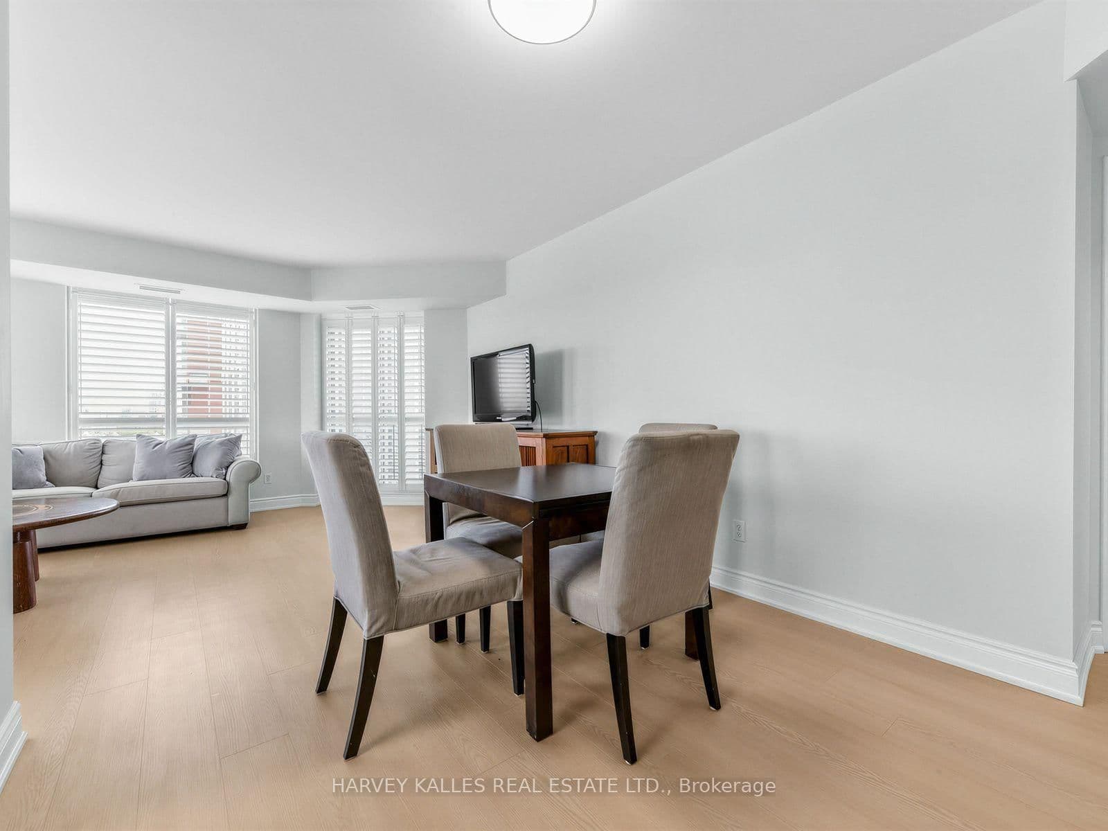 190 Manitoba Street, Unit 904 thumbnail 13