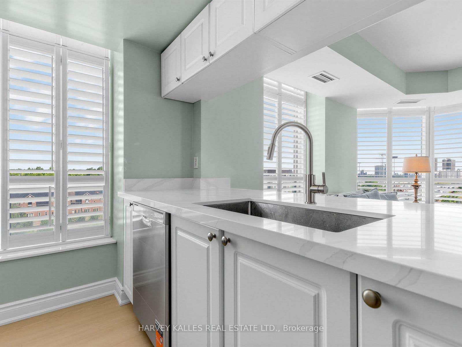 190 Manitoba Street, Unit 904 thumbnail 5