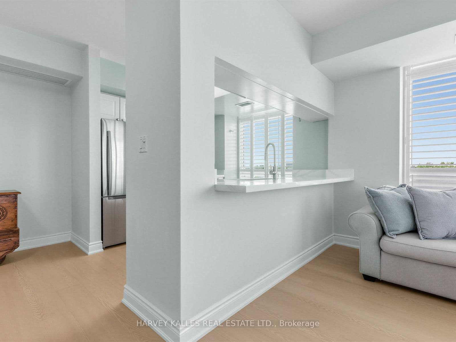 190 Manitoba Street, Unit 904 thumbnail 6