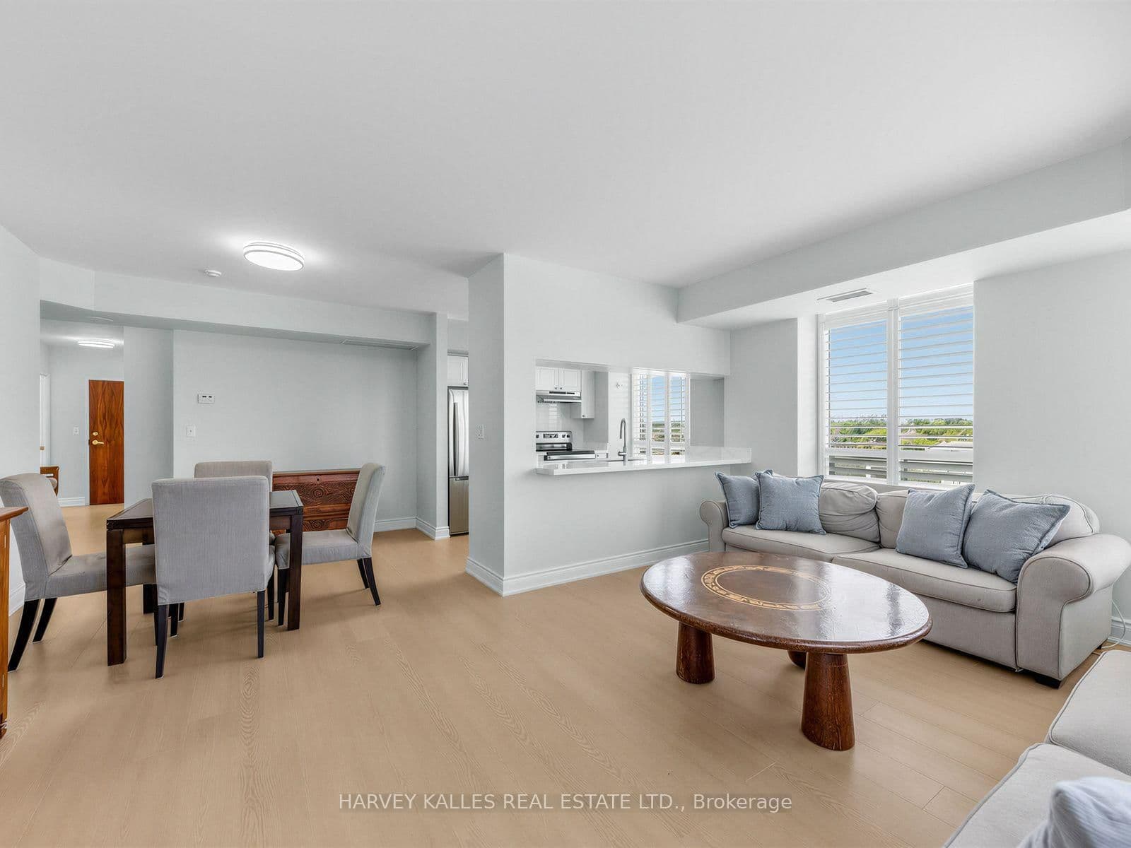 190 Manitoba Street, Unit 904 thumbnail 9