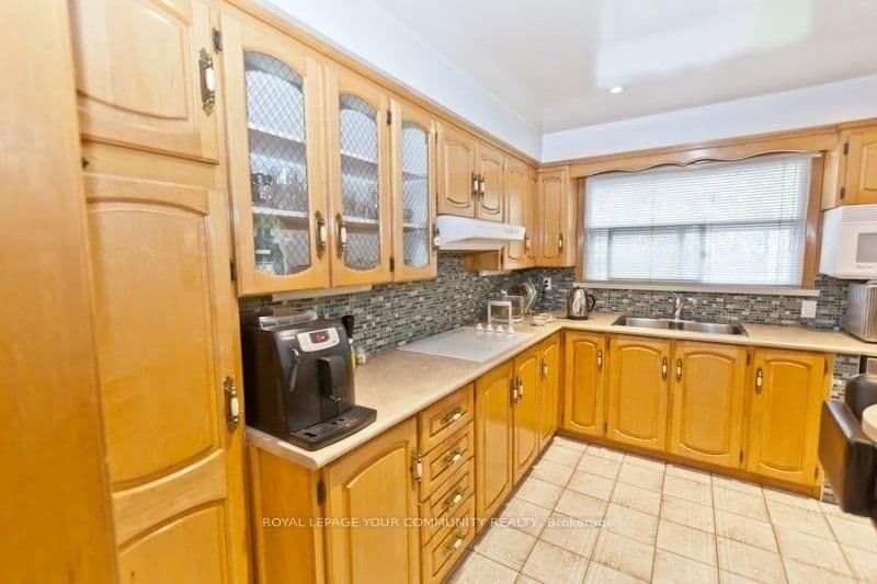 8 Stanwood Crescent thumbnail 6