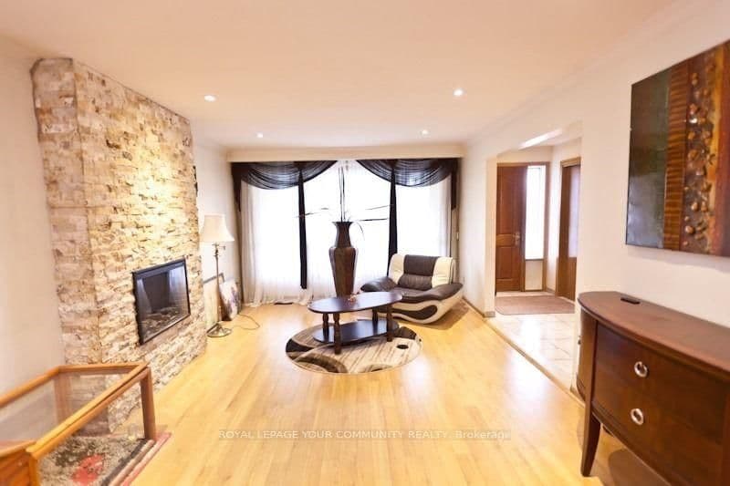 8 Stanwood Crescent thumbnail 7