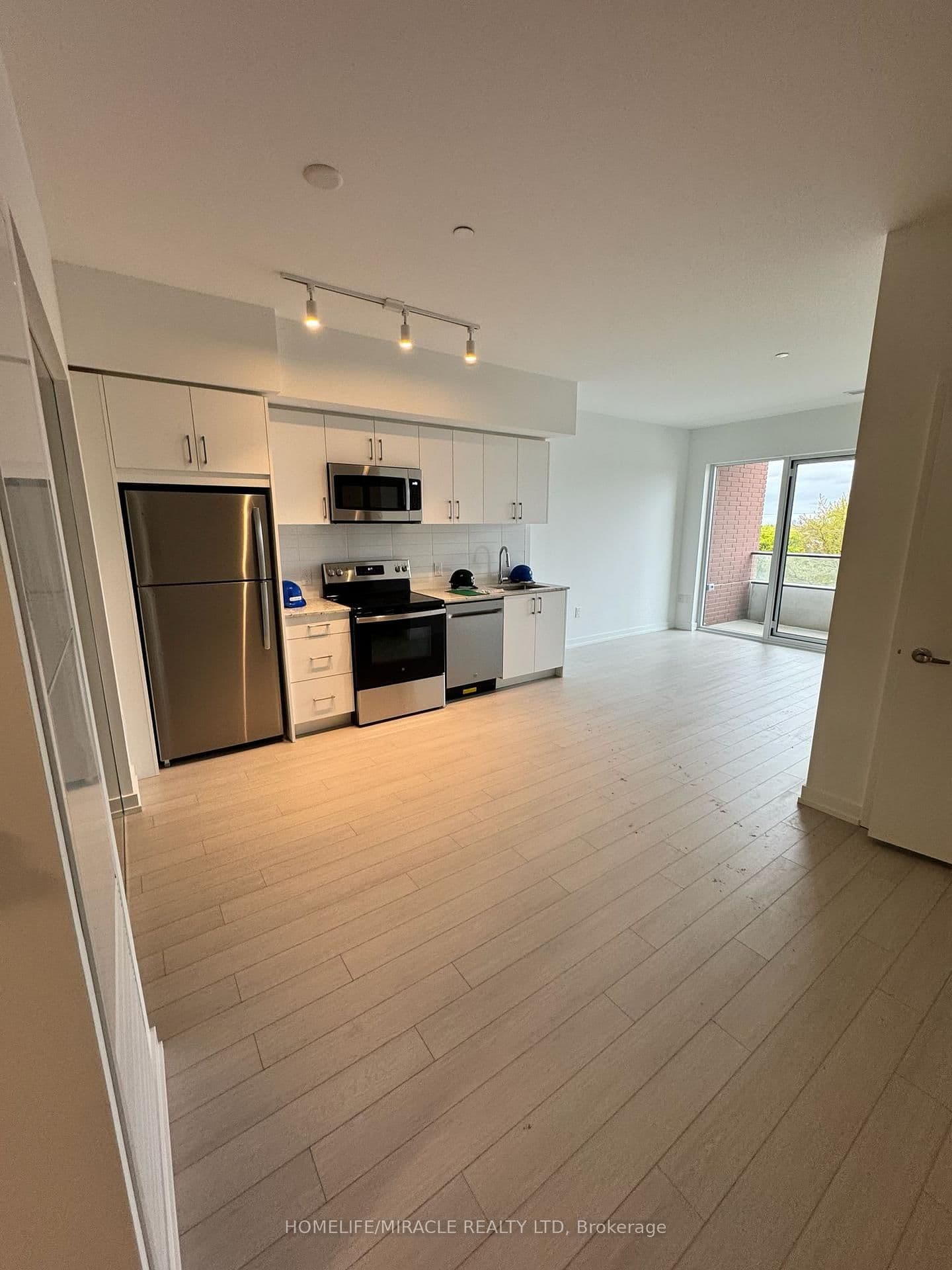 4010 Eglinton Avenue, Unit 425 thumbnail 5