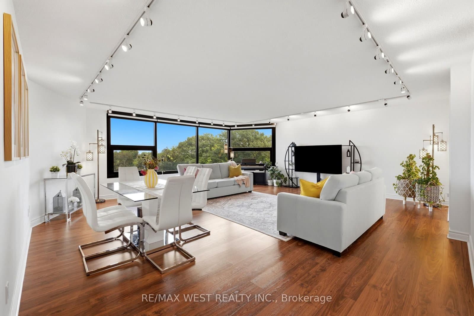 1300 Bloor Street, Unit 504 thumbnail 3