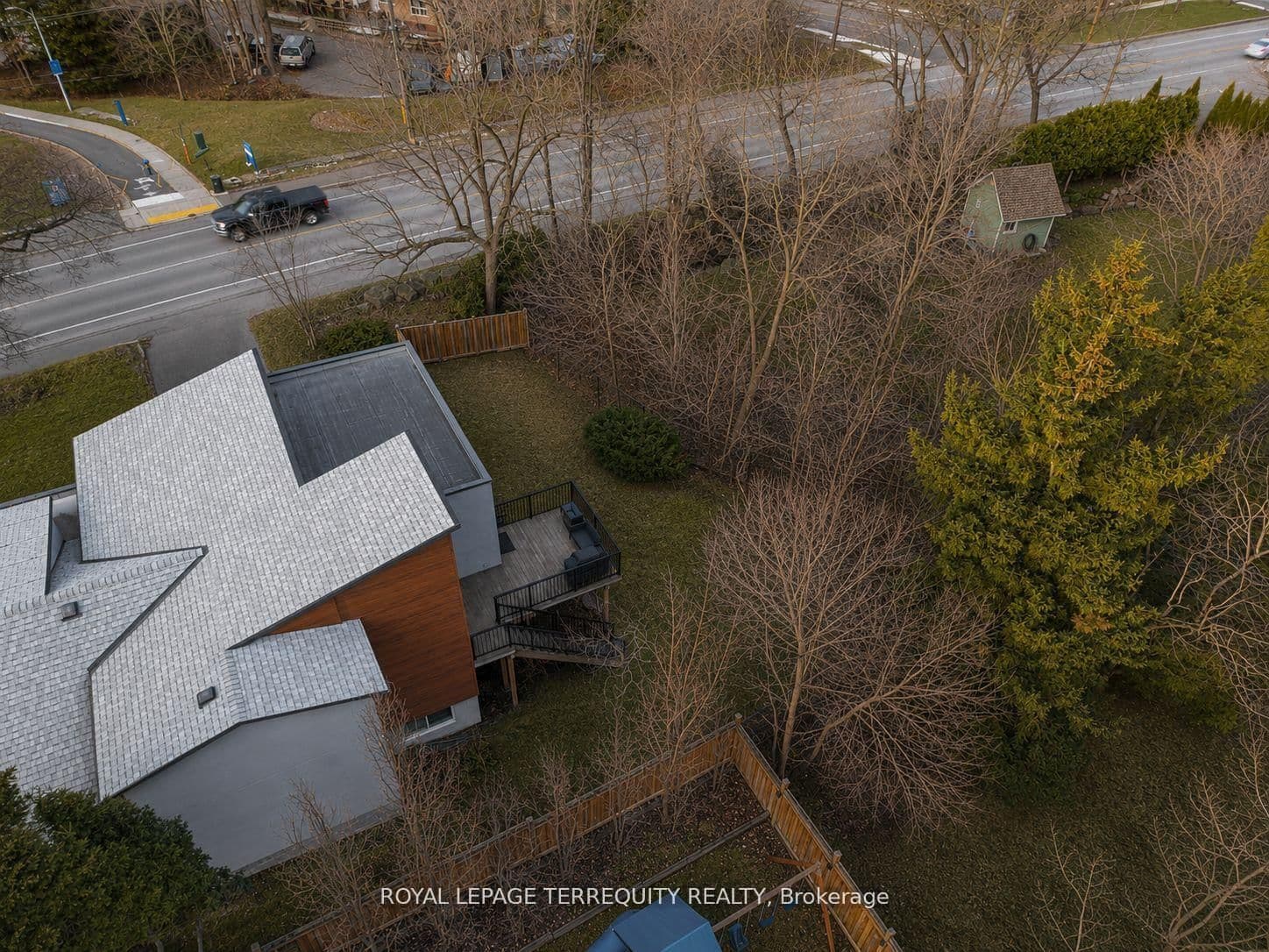 716 North Shore Boulevard E thumbnail 27