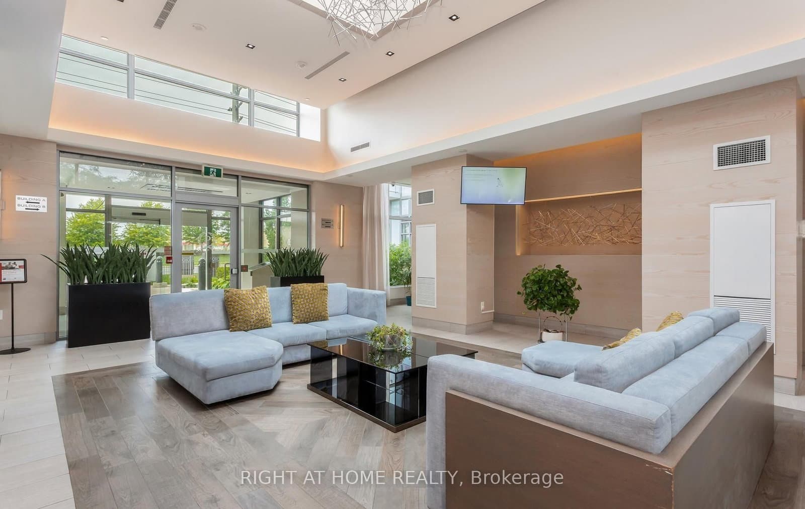 4655 Glen Erin Drive, Unit 1604 thumbnail 3