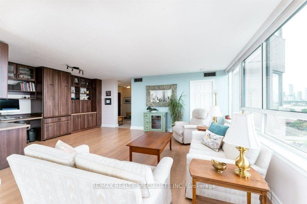 880 Dundas Street W, Unit 1106 thumbnail 10